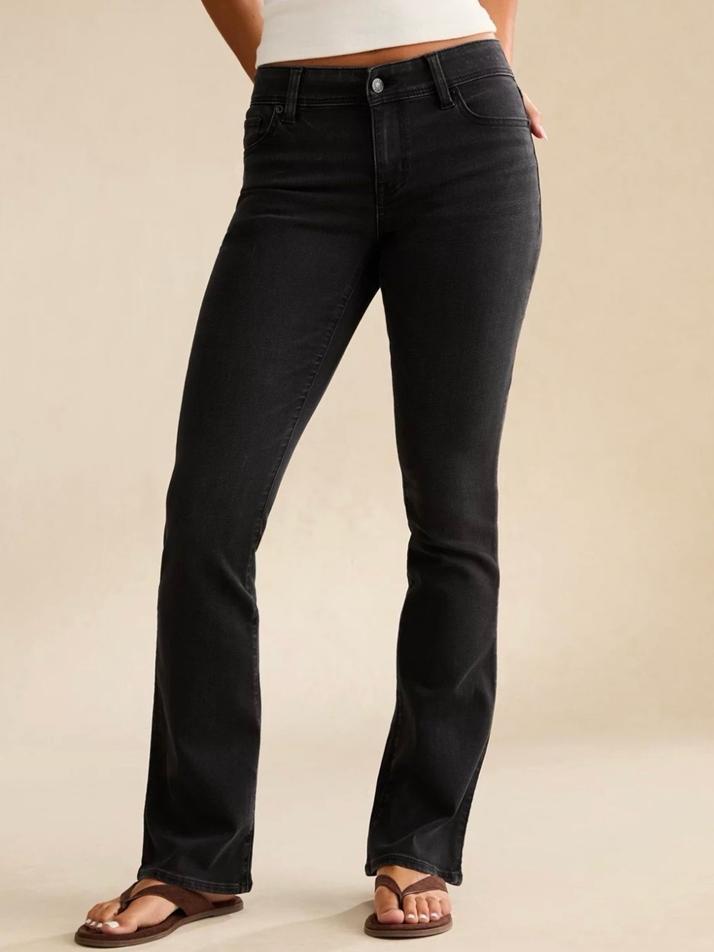 AMERICAN EAGLE Low-Rise Kick Bootcut Jeans